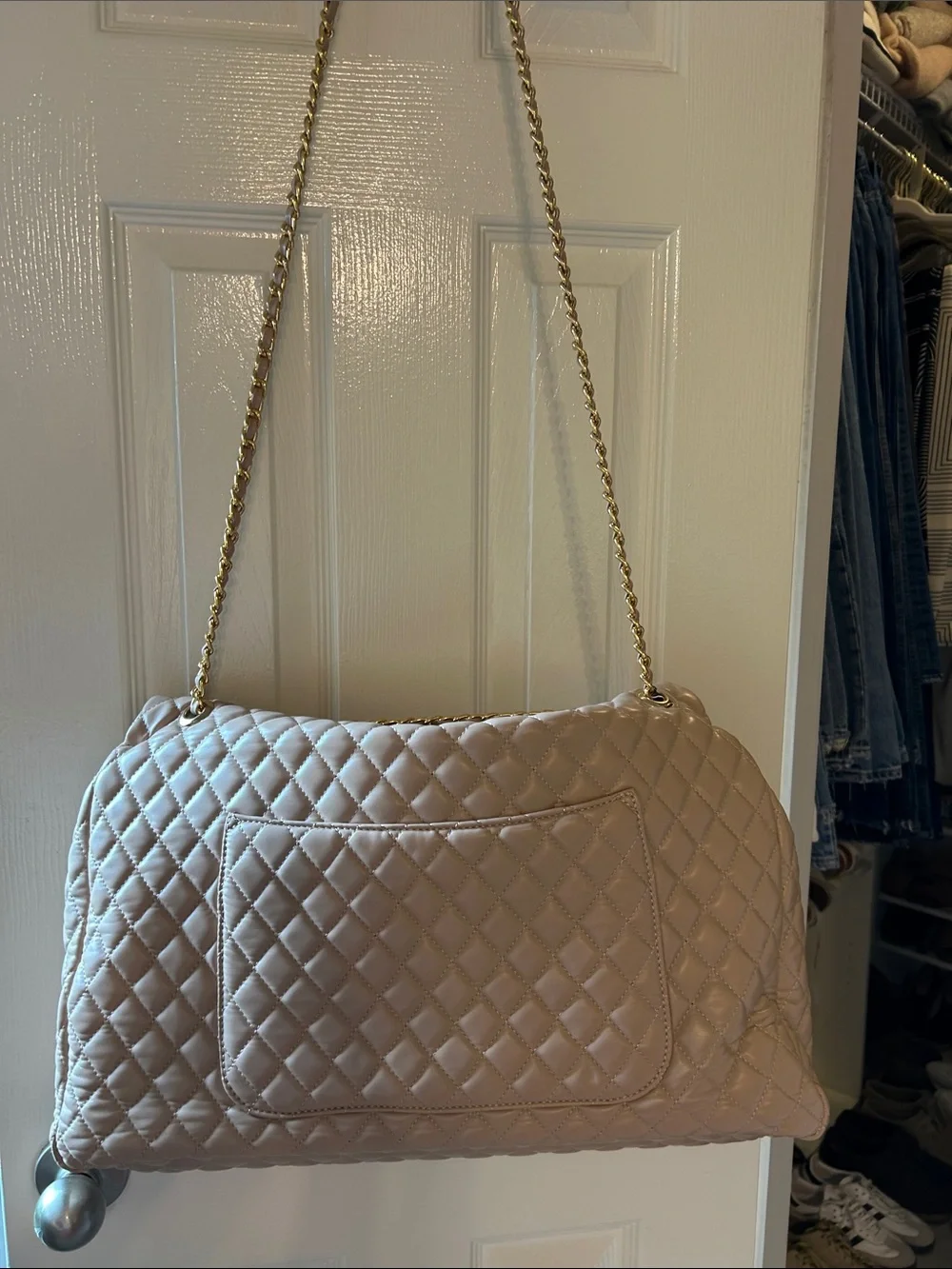Quilted Nude Shoulder Weekender Bag with Gold Chain Large New - Picture 16 of 16